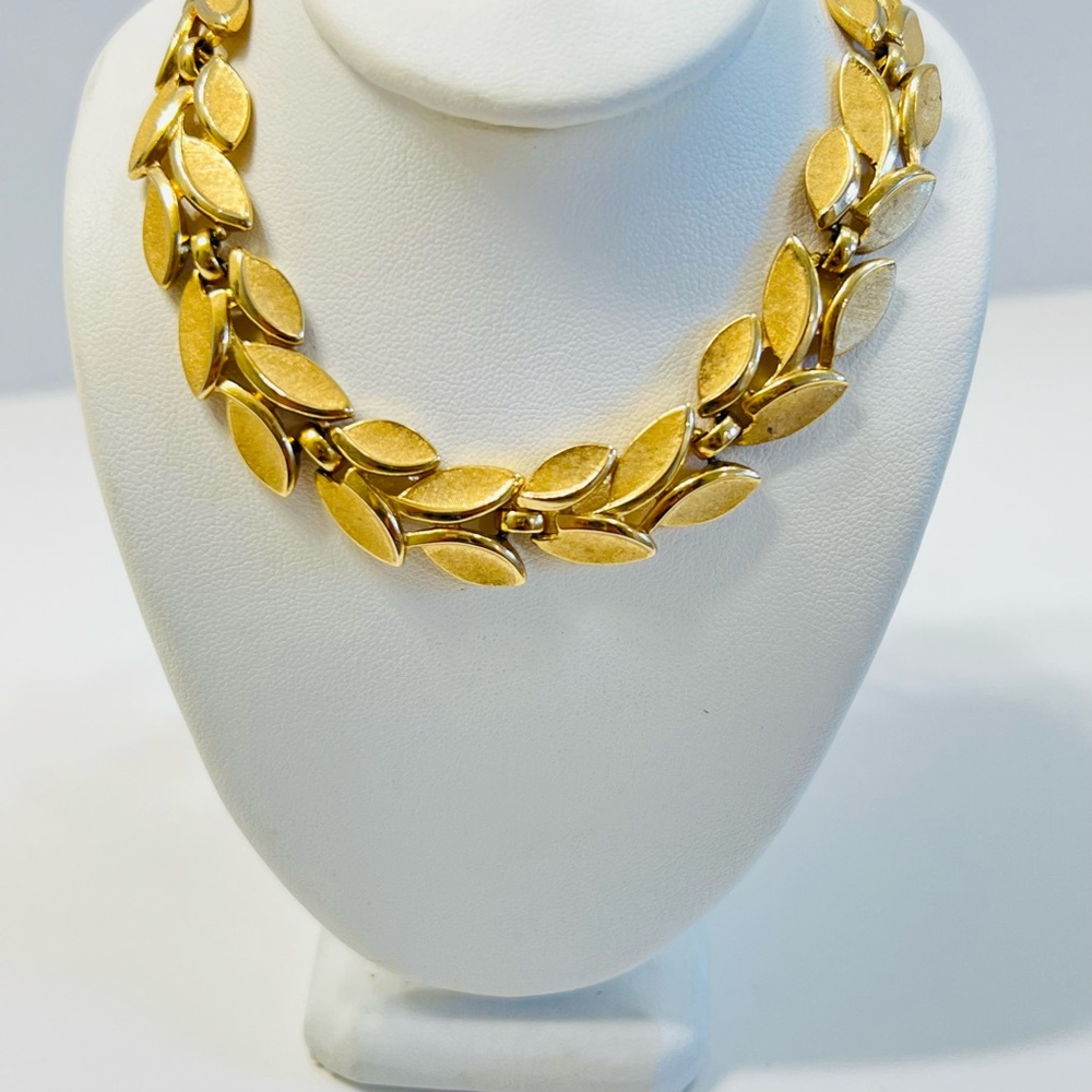 1960's Trifari Choker Necklace Gold  Leaf Jewelry